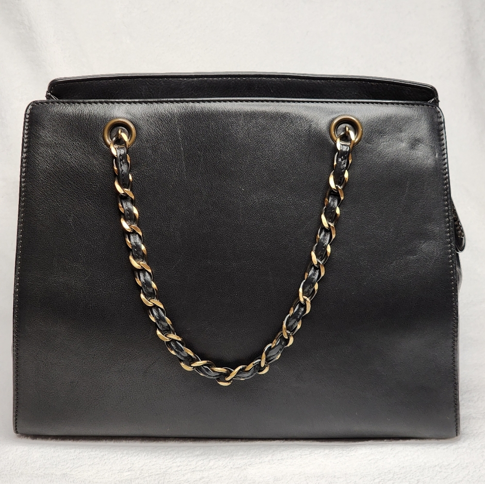 Authentic Chanel hand bag - Picture 3 of 16